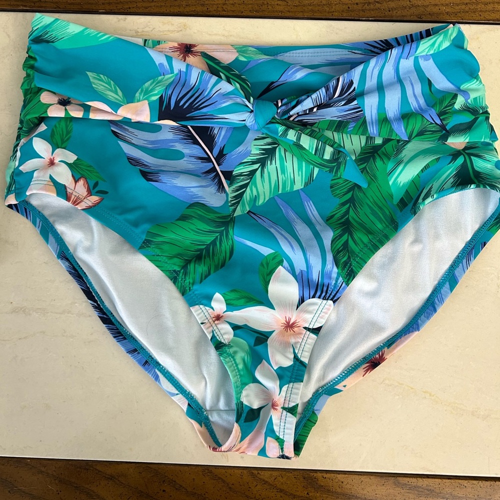 Kona Sol, high waisted floral bikini bottom, Size Medium. NWOT